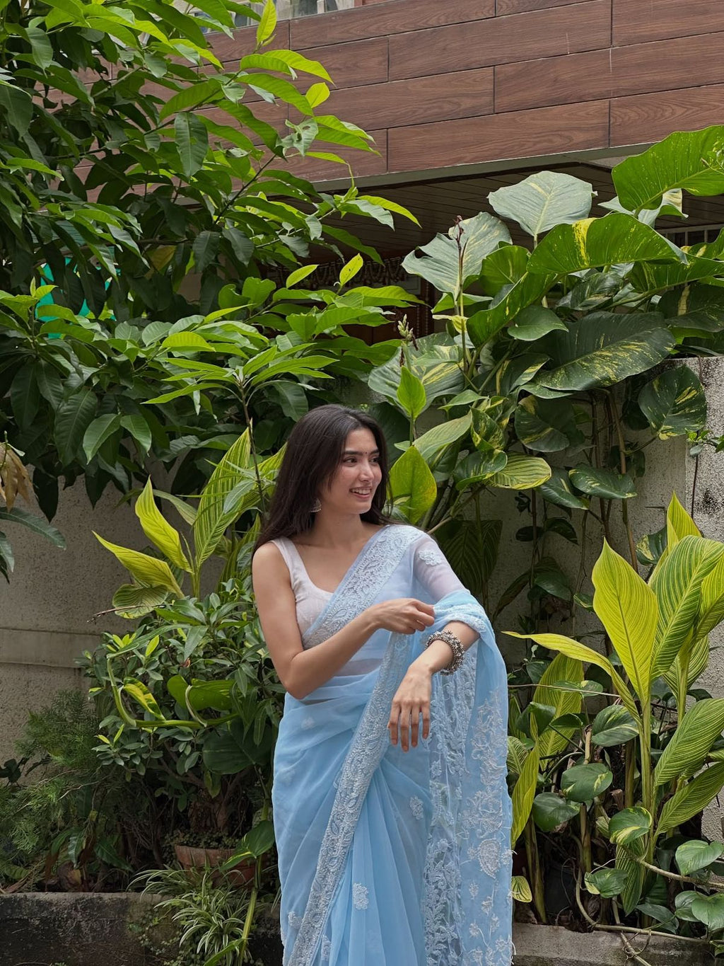 Soft Georgette Saree with Thread Embroidery Border