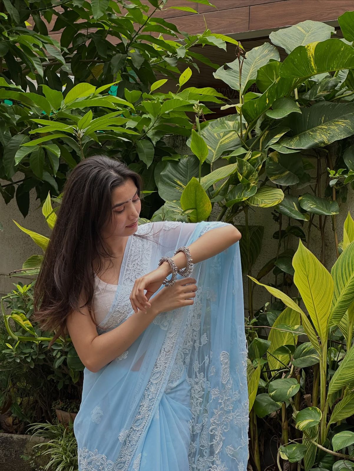 Soft Georgette Saree with Thread Embroidery Border